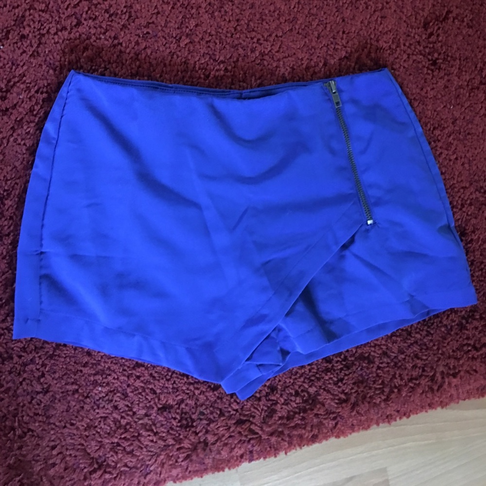 Asymmetrical skort